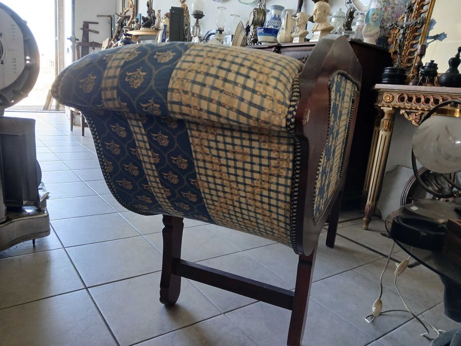 Banqueta de telefone com tampo em marmore
