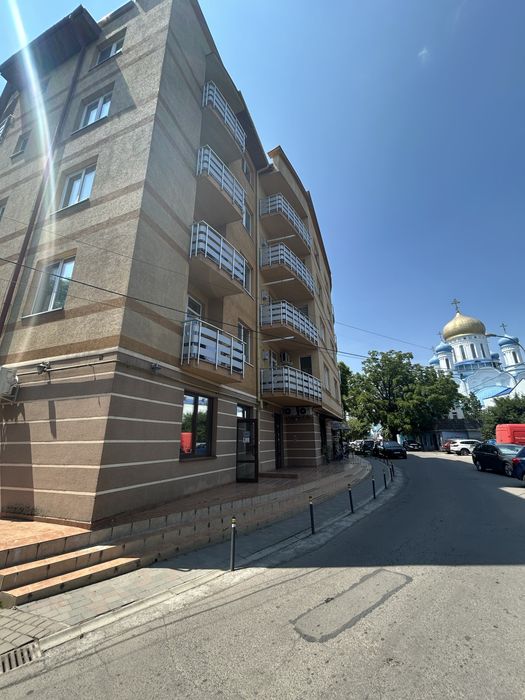 Продам 3 кімнатну квартиру біля Собору