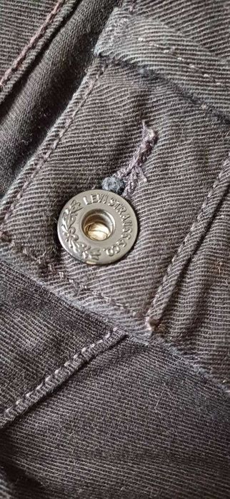 Джинси від бренду Levis