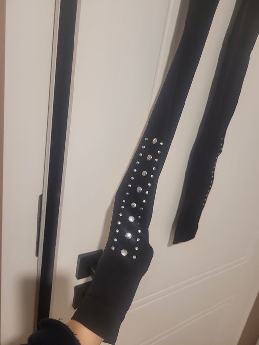 Legginsy czarne r. 1/2 gr. 60 ze srebną aplikacją z boku  v