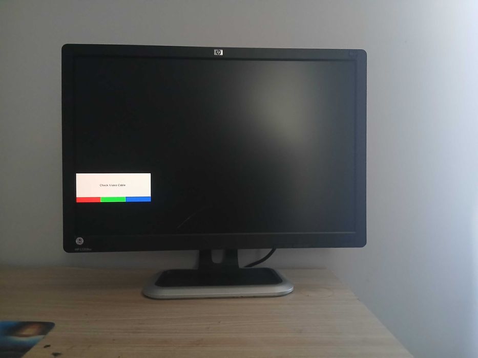 Sprzedaję monitor 22-calowy.