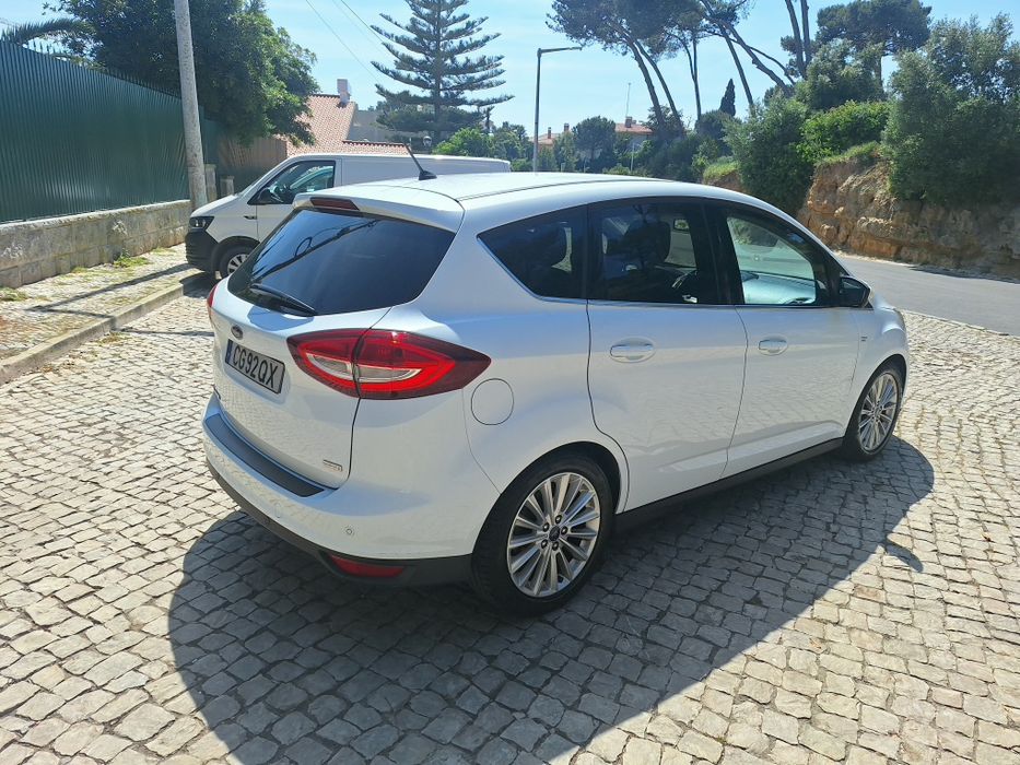 Titanium Topo de gama, bem equipado com poucos kms. Aceito retoma