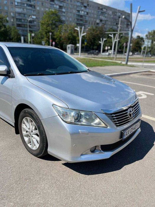 Toyota Camry 50 офіційна