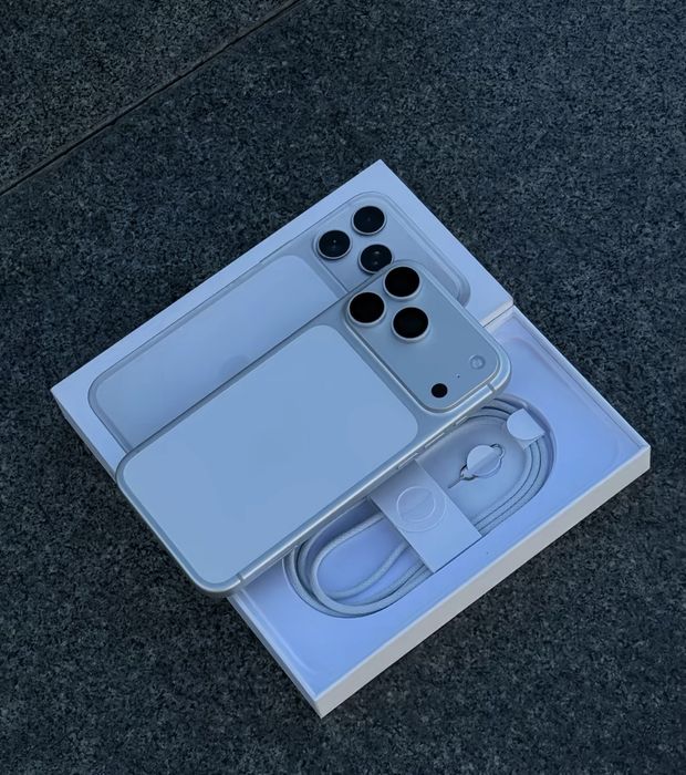 iPhone 17 pro max Silver 256GB