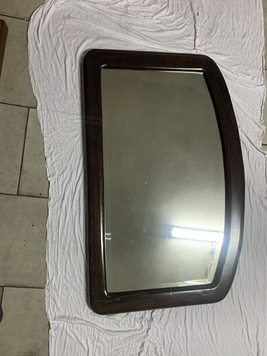 Espelho de parede com rebordo preto