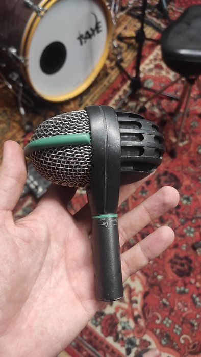 Мікрофон AKG d112