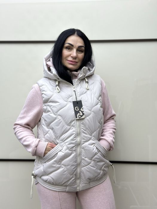 Жіноча стьобана жилетка | жилетка з капюшоном | опт/роздріб