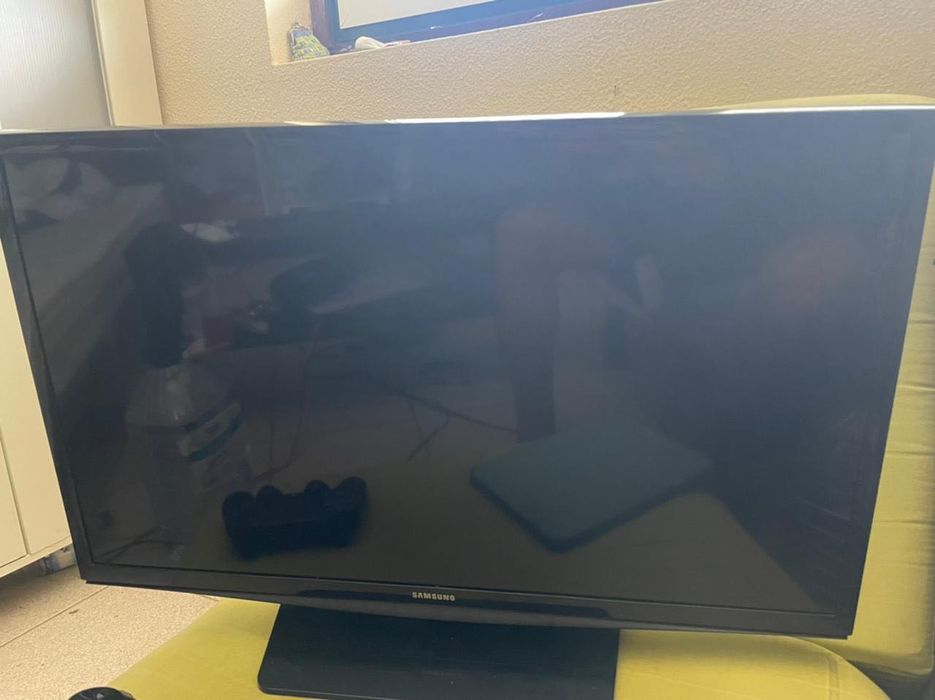 28-inch Samsung TV, HD, LED, Smart.
Model: UE28N4305AK64752098870531122