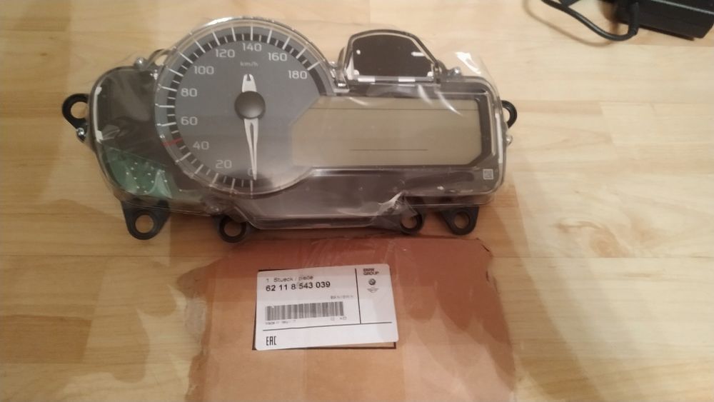 Продам приборку BMW 62118543039