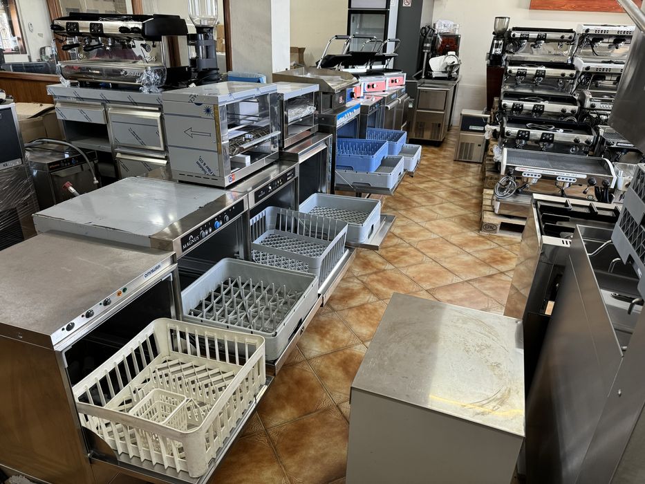 Maquina de café M24 Lacimbal muito muito nova .