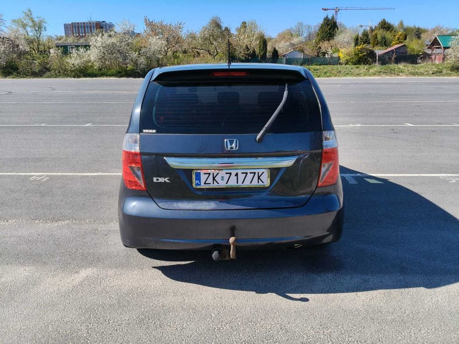 Samochód Honda FR-V