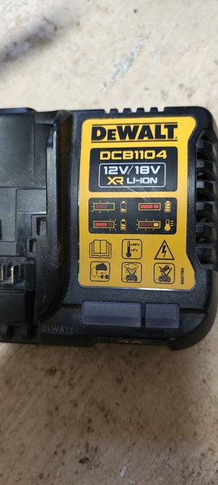 Ładowarka Sieciowa DeWalt DCB 1104