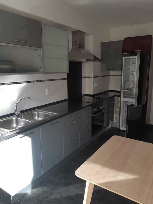 Arrendo T1 Espaçoso e remodelado em Queluz, junto PSP