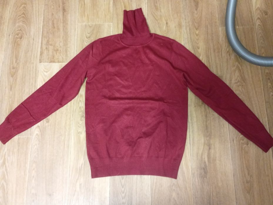 Пуловер красный с воротником размер 'М'