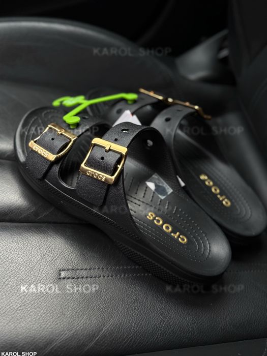 Жіночі шльопанці Crocs Saturday Metallic Buckle 38 шльопки з регулятором