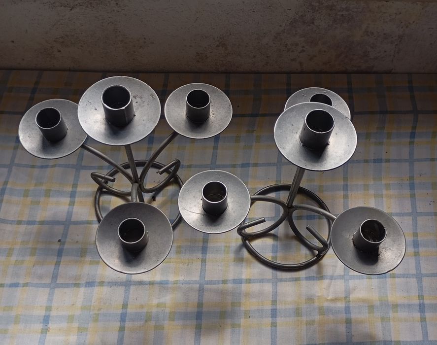 2 Candelabros Metálicos para 4 Velas – Estilo Vintage/Industrial
