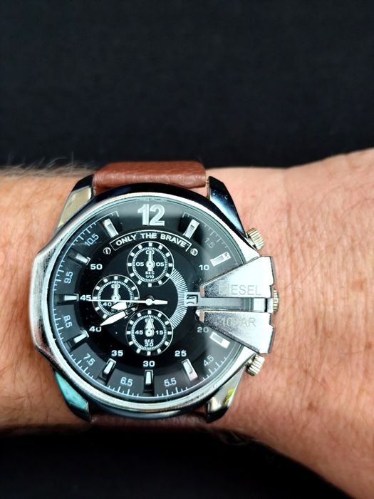 Sprzedam duży zegarek Kwarcowy