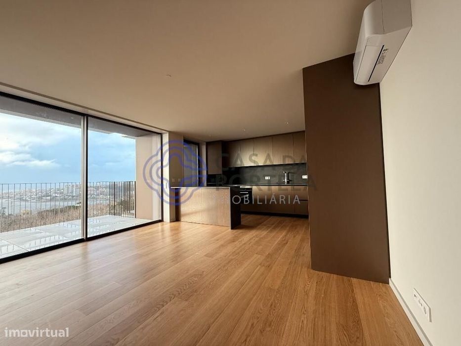 T4duplex, 3 casas de banho, suite, varanda, ar condicionado, cozinha m