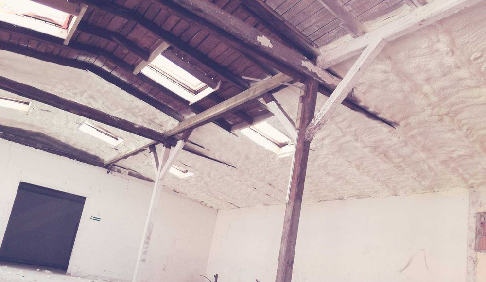 Ocieplanie poddaszy, pianowanie, piana PUR pianka
