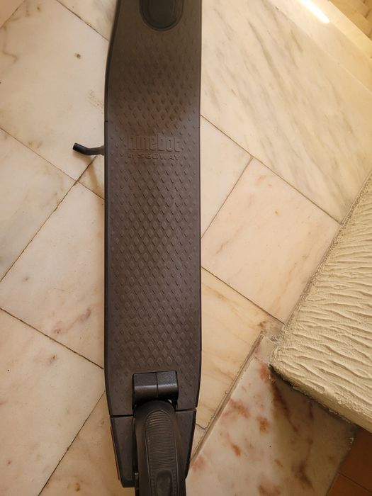 Trotineta SEGWAY Ninebot ES2 c/Bareria extra e Capacete