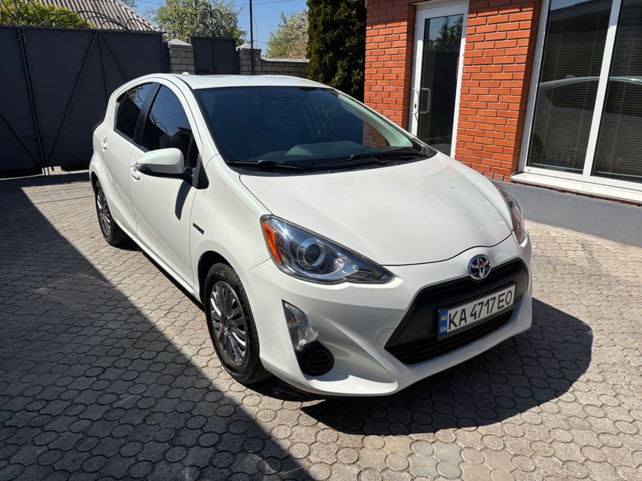 Toyota Prius C 2015 Hybrid Гибрид расход 5,5 газа по городу