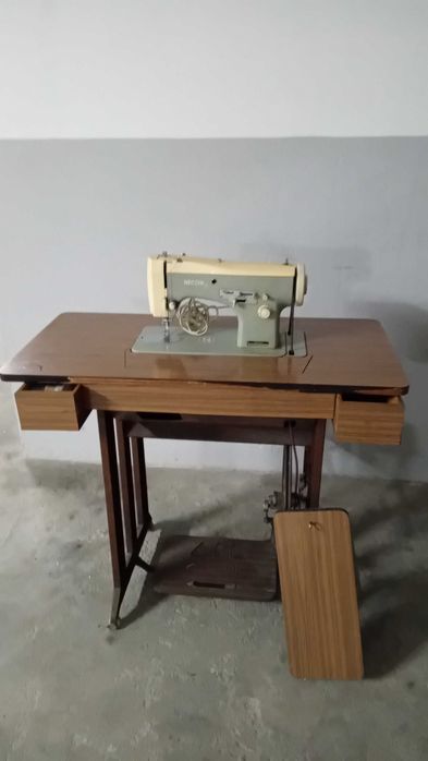 Maquina de costura Necchi impecável
