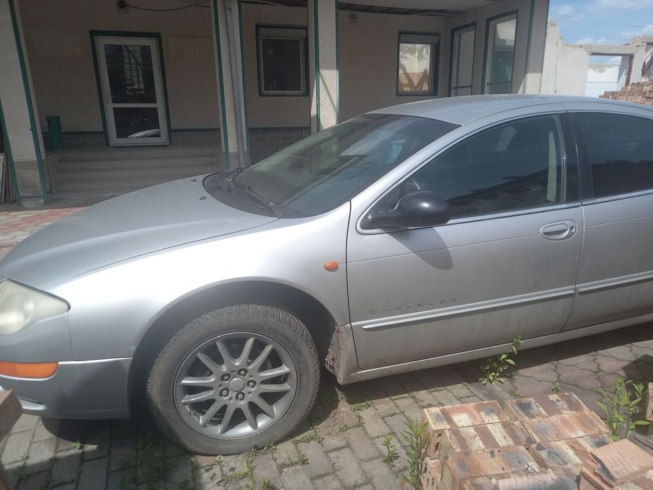 Продам крайслер 300м  на  запчастини