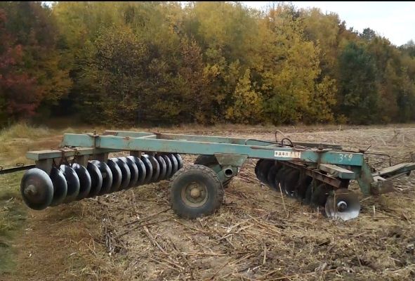 Кіровець К-700 в робочому стані, є запчастини, також є плуг, дискова