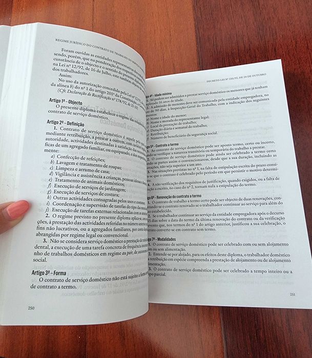 Livro "Código do Trabalho - Coleção Códigos Universitários"