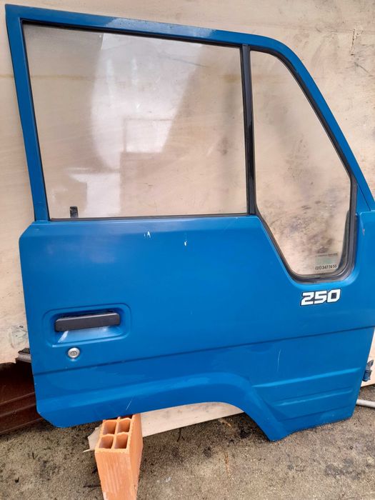 Portas da Toyota Dyna duzentos e cinquenta