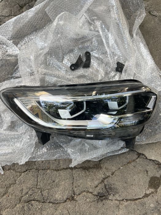 Фара фул лед права на Renault Kadjar 2015р робоча, зломані кріплення!