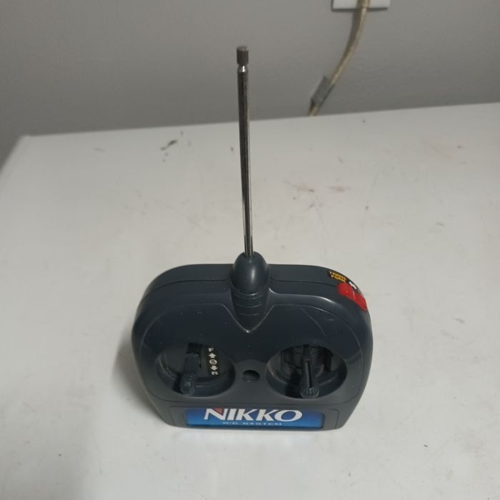 Carro telecomandado da NIKKO