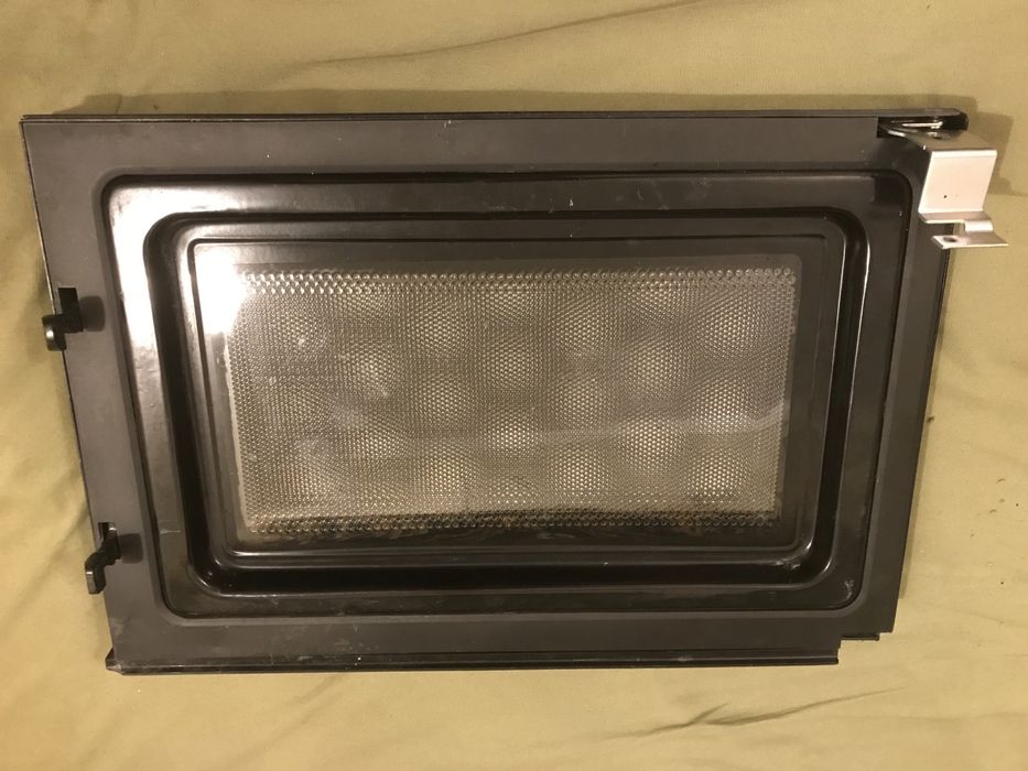 Двері і мікрохвильовка