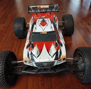 Samochód TRAXAS elektryczny.