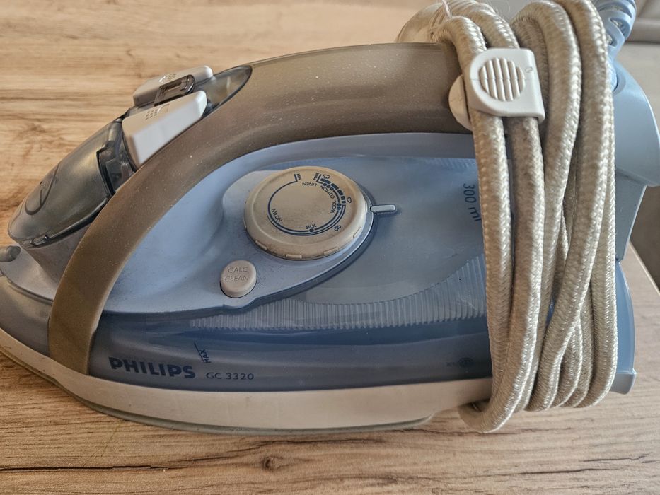 Żelazko parowe  Philips ze spryskiwaczem