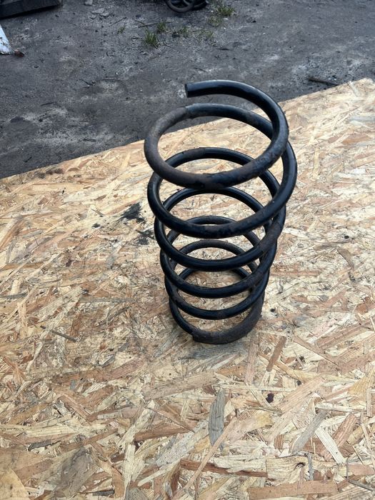 4823135020 Пружина задняя Toyota 4Runner  1995
