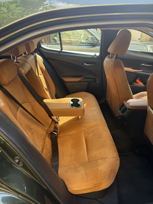 Lexus UX2020 1 покоління