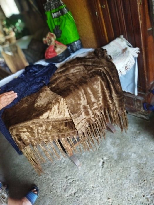 Xaile antigo de pelúcia cor de mel .