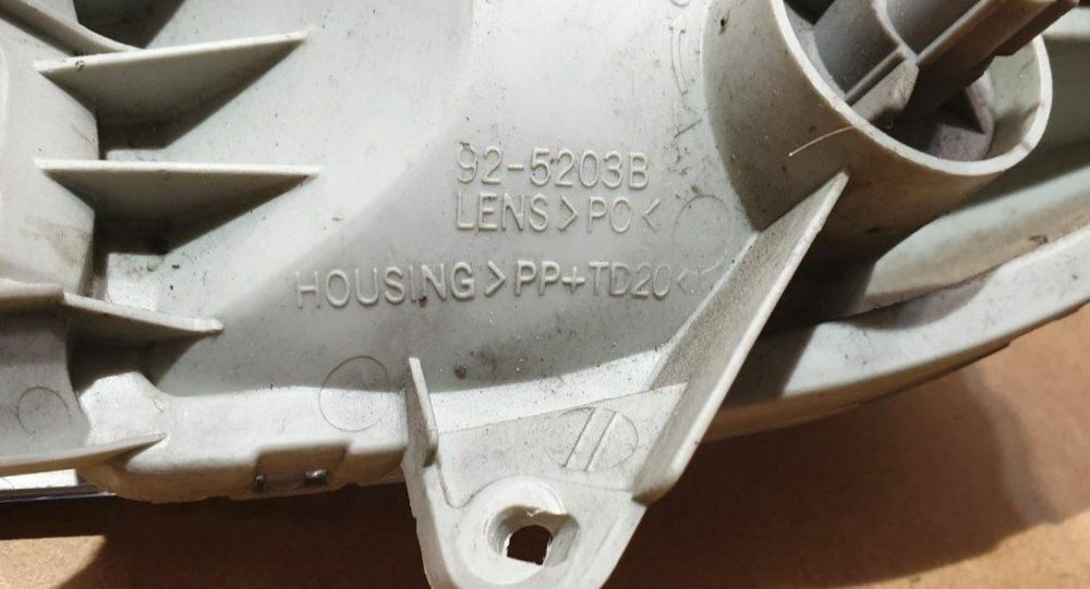 Фара передня Suzuki Burgman 200