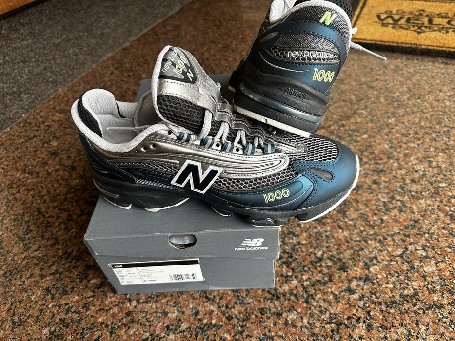 Сріблясті кросівки New Balance 1000 uk 8, eur 8, см 26.5