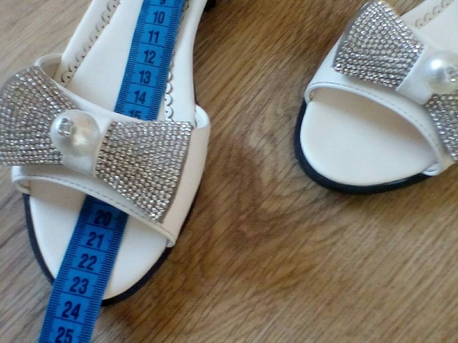 Детские босоножки, стелька 23 см