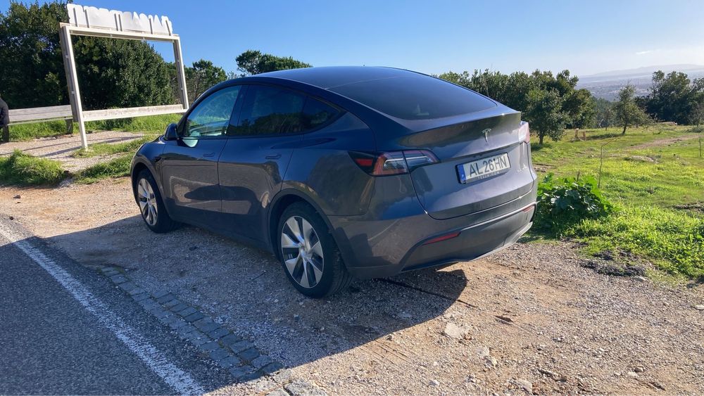Tesla Model Y AWD Long Range