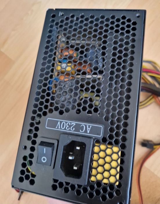 750w Блок живлення Стан гарний
