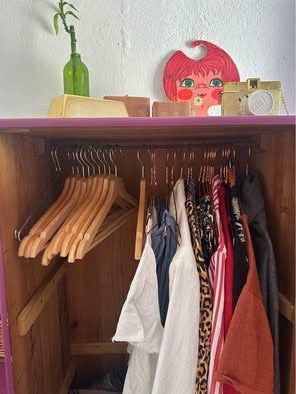 Roupeiro pequeno antigo para restauro