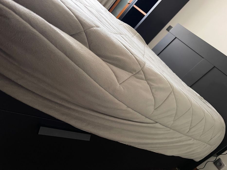 Cama IKEA com cabeceira + estrado + colchão