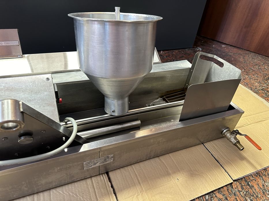 Продам апарат для виготовлення пончиків і витяжку