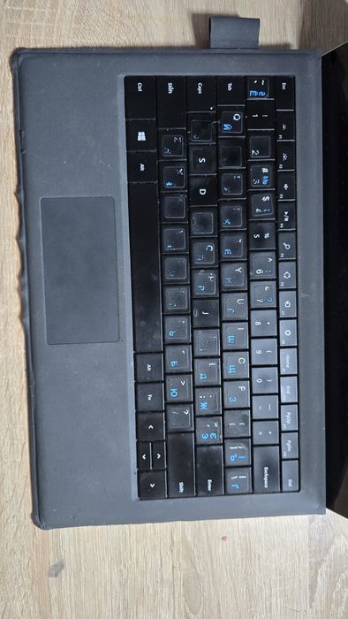 Microsoft surface pro 4 I5-6300U /ОЗУ 8gb/ ssd 256 gb