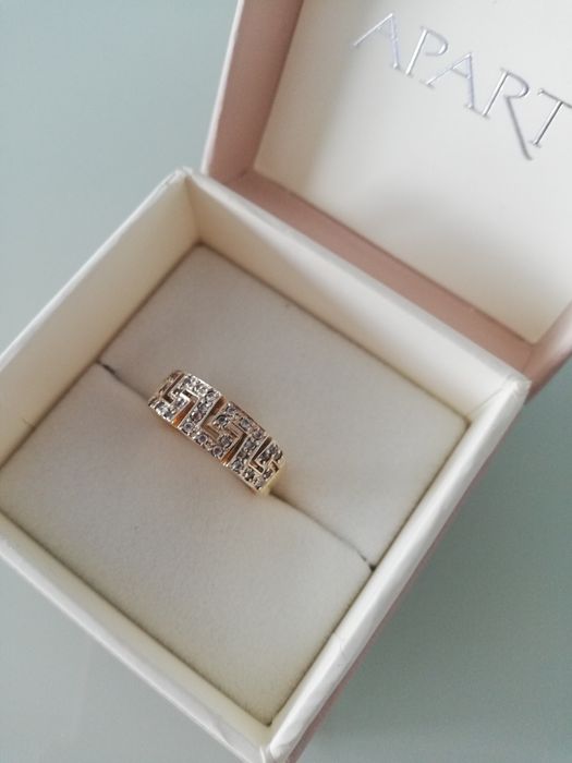 Pierścionek obrączkowy z cyrkoniami wzór geometryczy próba 585