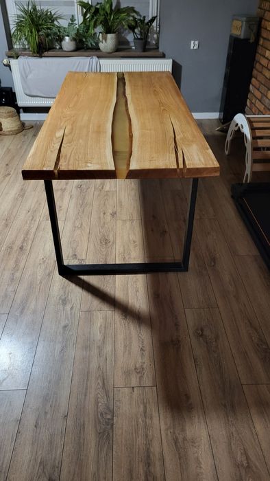 Stół dębow z żywicy