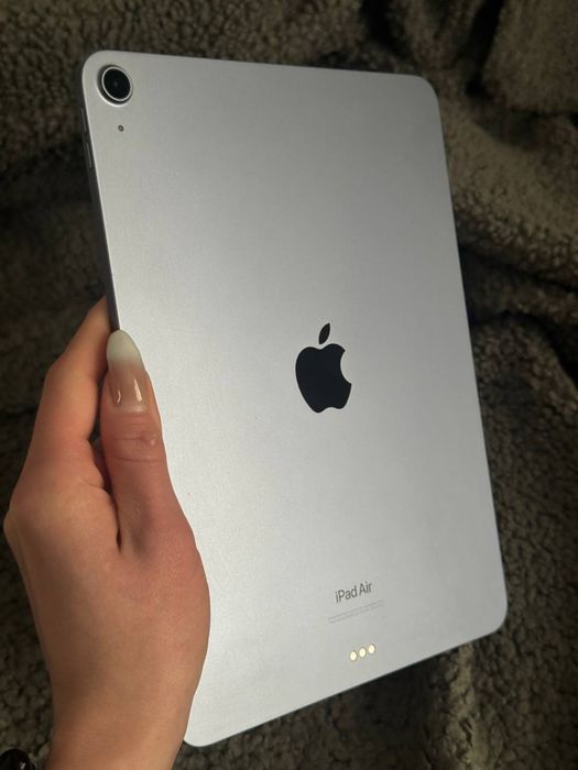 Apple iPad Air 5 (2022) M1 / 64GB / Wi-Fi — Идеальное состояние